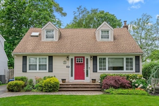 183 Iceland Dr, Huntington Station, NY 11746