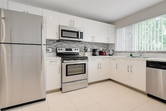 950 NE 199th St Unit 2H, Miami, FL 33179