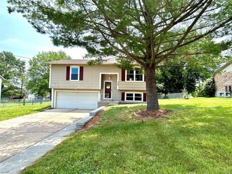 2206 Erik Ln, Pacific, MO 63069