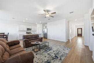 216 Post Oak St, Azle, TX 76020