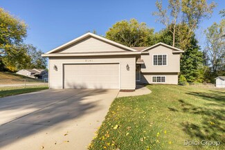 2541 Richmond St NW, Grand Rapids, MI 49504