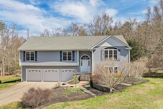 51 Winnipesaukee Dr, Wolfeboro, NH 03894