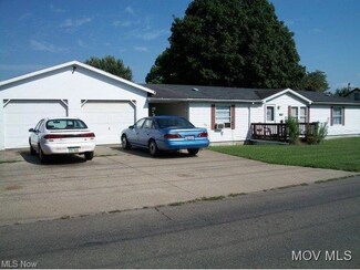 712 Clement Ave, Belpre, OH 45714