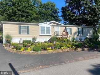 6 Dogwood Ln, Quakertown, PA 18951