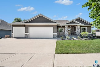 306 E Veterans Dr, Luverne, MN 56156