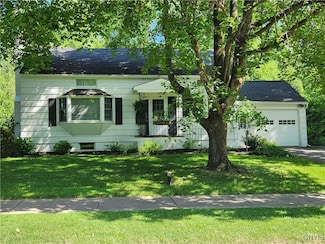 70 W Elizabeth St, Skaneateles, NY 13152