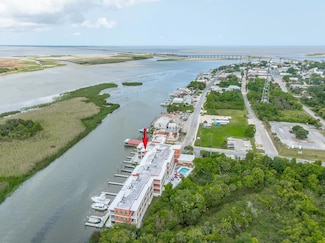 329 Water St, Apalachicola, FL 32320