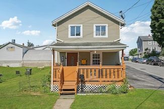 30 Elm St, Walden, NY 12586
