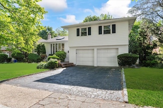311 Hungry Harbor Rd, Valley Stream, NY 11581
