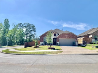 907 Golden Willow Ln, Conroe, TX 77304