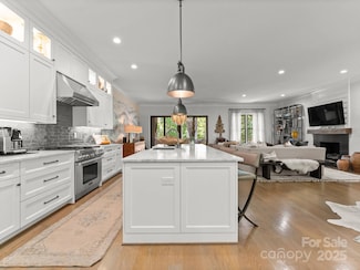 1160 S Kings Dr, Charlotte, NC 28207