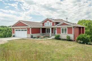 1717 Merriam Ct, Winterset, IA 50273