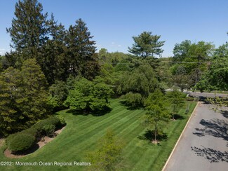 2 Clover Ln, Rumson, NJ 07760