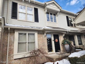 7655 Danbury Cir, West Bloomfield, MI 48322