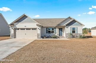 111 Easton Dr, Richlands, NC 28574