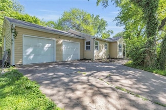10401 Crystal Ave, Kansas City, MO 64134