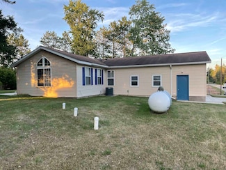 N15033 Dutton Rd, Amberg, WI 54102