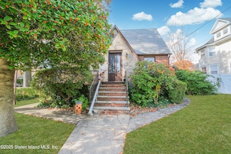 35 4 St, Staten Island, NY 10306
