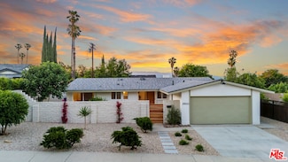 20523 Tiara St, Woodland Hills, CA 91367