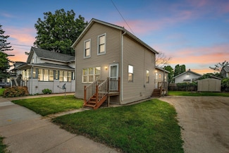 216 W 8th Ave, Oshkosh, WI 54902