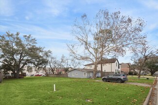 5115 Locust St, Bellaire, TX 77401