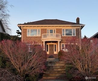 1918 Magnolia Blvd W, Seattle, WA 98199