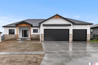 532 N 107th St, Lincoln, NE 68527