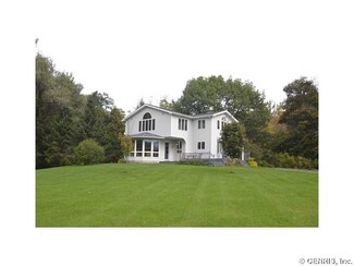 4375 Brantling Hill Rd, Sodus, NY 14551