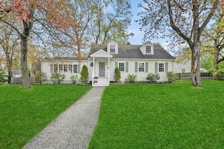 4 Courier St, South Weymouth, MA 02190