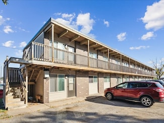 120 32nd St NE, Cedar Rapids, IA 52402