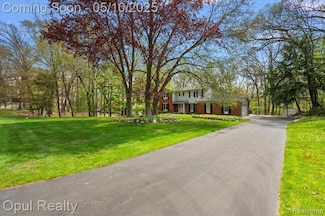5445 Washakie Trail, Brighton, MI 48116
