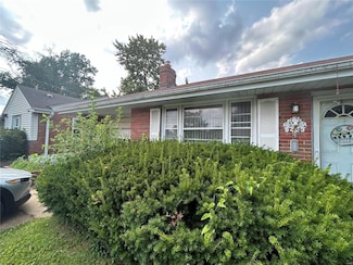 9423 Edgewater Dr, Saint Louis, MO 63136