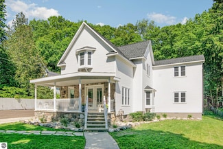 404 Michigan Ave, Frankfort, MI 49635