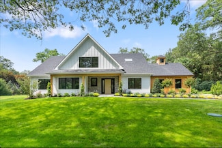 10 Singing Woods Rd, Norwalk, CT 06850