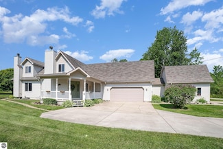 7746 Five Lakes Dr, Farwell, MI 48622