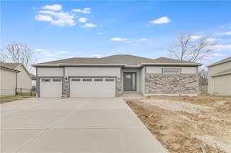 1237 NE Goshen Dr, Lee's Summit, MO 64064
