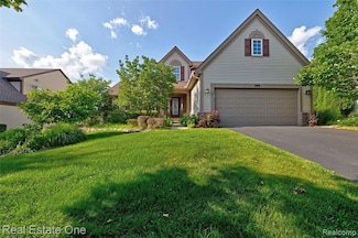 560 Boulder Lake Dr, Oxford, MI 48371