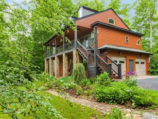 10 Hollyberry Ln, Weaverville, NC 28787