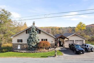 1421 Quaker Lake Rd, Brackney, PA 18812