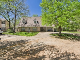 749 Meadow Ln, Bryan, TX 77802