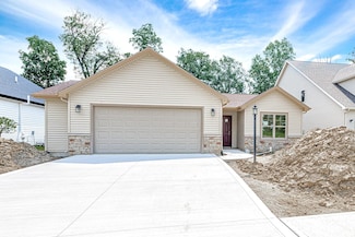 601 Valley River Dr, Columbia City, IN 46725