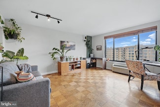 2501 Calvert St NW Unit 811, Washington, DC 20008