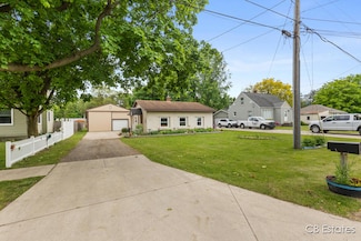 1044 Dahlia Ave, Wayland, MI 49348