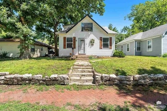 426 Bluemont Ave, Manhattan, KS 66502