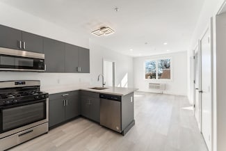 43-45 W 32nd St Unit 305, Bayonne, NJ 07002