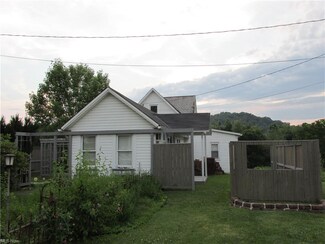 411.5 Riverside Dr, Saint Marys, WV 26170