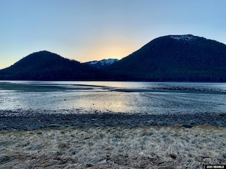 101 Somerset Ln, Petersburg, AK 99833