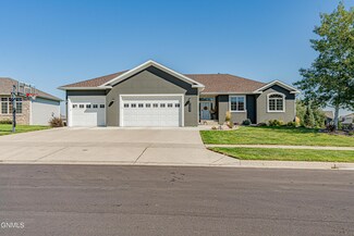 4825 Boulder Ridge Rd, Bismarck, ND 58503