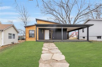 608 W Miami St, Paola, KS 66071