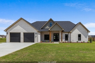 51 Cotton Way Dr, Muscle Shoals, AL 35661